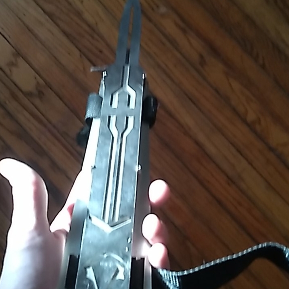 Assassins creed gravity hidden blade - Picture 2 of 5